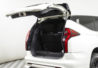 Подержанный автомобиль Mitsubishi Montero Sport 2022 года (19 фото)