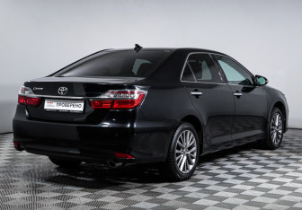 Подержанный автомобиль Toyota Camry Sedan 2017 года (5 фото)