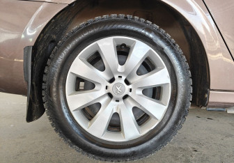 Подержанный автомобиль Peugeot 301 2014 года (15 фото)