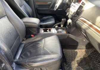 Подержанный автомобиль Mitsubishi Pajero 2008 года (9 фото)