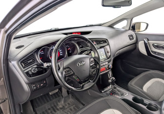 Подержанный автомобиль Kia Ceed Hatchback 2018 года (16 фото)