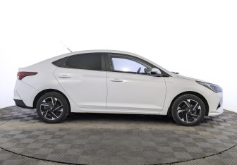 Подержанный автомобиль Hyundai Solaris Sedan 2021 года (4 фото)
