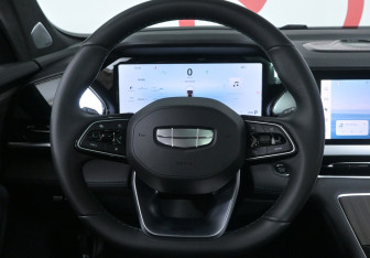 Подержанный автомобиль Geely Monjaro 2025 года (10 фото)