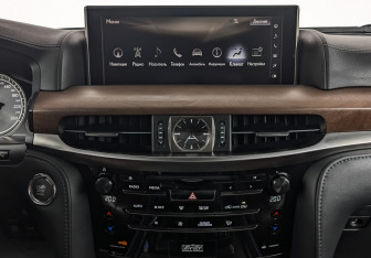 Подержанный автомобиль Lexus LX 2017 года (17 фото)