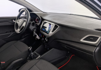 Подержанный автомобиль Hyundai Solaris Sedan 2020 года (12 фото)