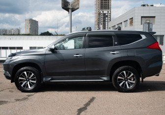 Подержанный автомобиль Mitsubishi Pajero Sport 2018 года (4 фото)