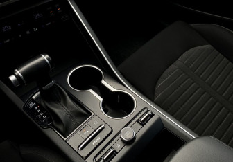 Подержанный автомобиль Kia K5 2020 года (17 фото)