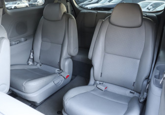 Подержанный автомобиль Kia Carnival 2019 года (17 фото)