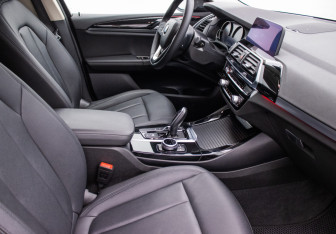 Подержанный автомобиль BMW X3 2020 года (9 фото)