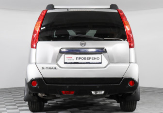 Подержанный автомобиль Nissan X-Trail 2008 года (6 фото)
