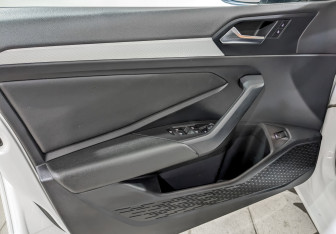 Подержанный автомобиль Volkswagen Jetta Sedan 2020 года (19 фото)