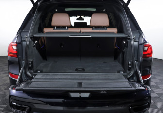 Подержанный автомобиль BMW X7 2021 года (9 фото)