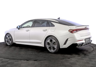 Подержанный автомобиль Kia K5 2022 года (7 фото)