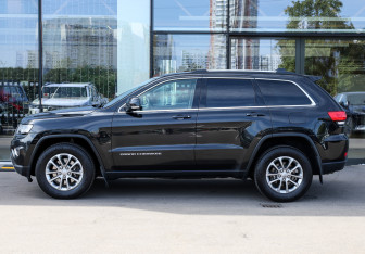Подержанный автомобиль Jeep Grand Cherokee 2016 года (8 фото)