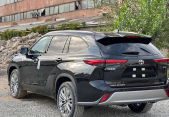 Новый Toyota Highlander 2025 (3 фото)