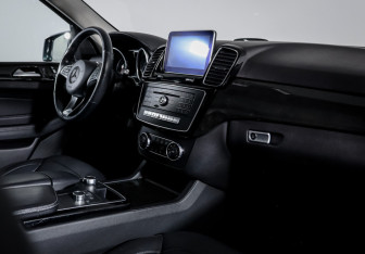 Подержанный автомобиль Mercedes-Benz GLE 2015 года (9 фото)