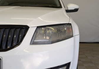 Подержанный автомобиль Skoda Octavia Liftback 2013 года (16 фото)