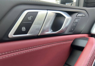 Подержанный автомобиль BMW X6 2023 года (13 фото)