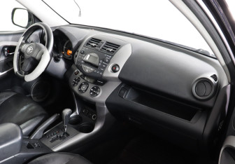 Подержанный автомобиль Toyota RAV4 2008 года (6 фото)