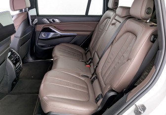 Подержанный автомобиль BMW X7 2019 года (12 фото)