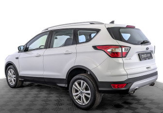 Подержанный автомобиль Ford Kuga 2017 года (7 фото)