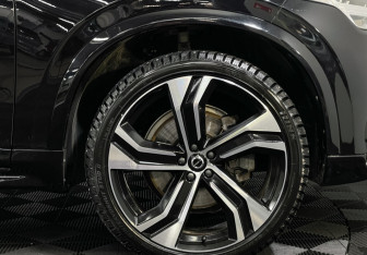 Подержанный автомобиль Volvo XC90 2019 года (80 фото)