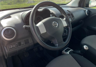 Подержанный автомобиль Nissan Note 2011 года (13 фото)