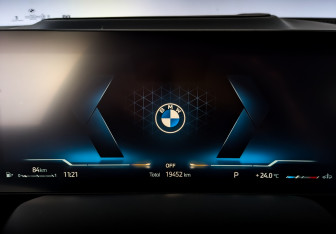 Подержанный автомобиль BMW X5 2023 года (13 фото)