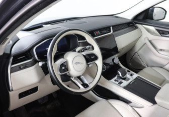 Подержанный автомобиль Jaguar F-Pace 2021 года (7 фото)