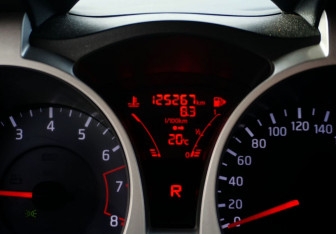Подержанный автомобиль Nissan Juke 2013 года (16 фото)