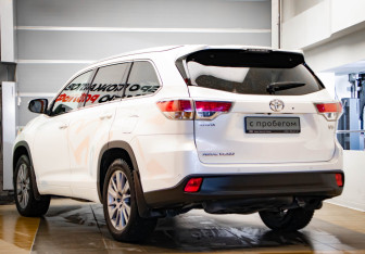 Подержанный автомобиль Toyota Highlander 2014 года (6 фото)