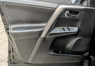 Подержанный автомобиль Toyota RAV4 2019 года (17 фото)