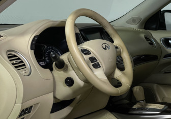Подержанный автомобиль Infiniti JX 2013 года (13 фото)