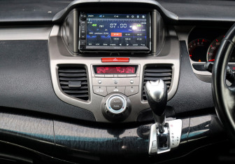 Подержанный автомобиль Honda Odyssey Compactvan 2004 года (13 фото)