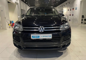 Подержанный автомобиль Volkswagen Touareg 2014 года (2 фото)