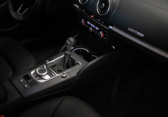 Подержанный автомобиль Audi A3 Sedan 2017 года (30 фото)