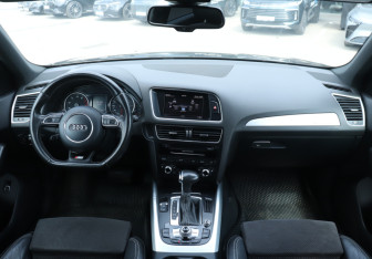 Подержанный автомобиль Audi Q5 2012 года (12 фото)
