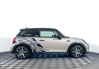 Подержанный автомобиль MINI Hatch 2024 года (4 фото)