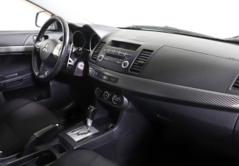 Подержанный автомобиль Mitsubishi Lancer Sedan 2012 года (5 фото)