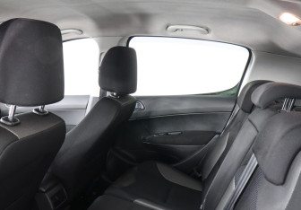 Подержанный автомобиль Peugeot 308 Hatchback 2011 года (8 фото)