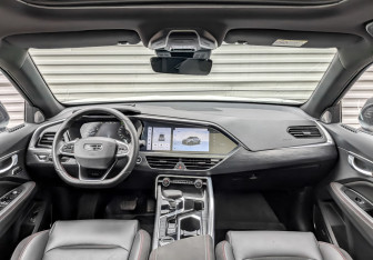 Подержанный автомобиль Geely Tugella 2023 года (14 фото)
