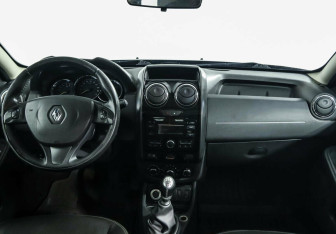 Подержанный автомобиль Renault Duster 2015 года (8 фото)