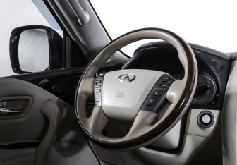 Подержанный автомобиль Infiniti QX56 2012 года (14 фото)