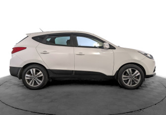 Подержанный автомобиль Hyundai ix35 2014 года (4 фото)