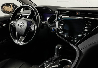 Подержанный автомобиль Toyota Camry Sedan 2019 года (9 фото)