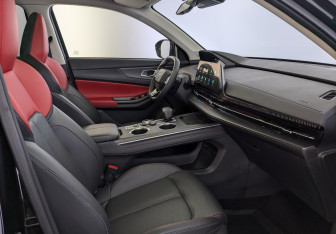 Подержанный автомобиль Changan UNI-S 2024 года (11 фото)