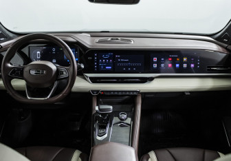 Подержанный автомобиль Geely Monjaro 2023 года (13 фото)