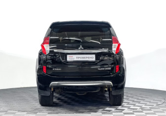 Подержанный автомобиль Mitsubishi Pajero Sport 2019 года (6 фото)