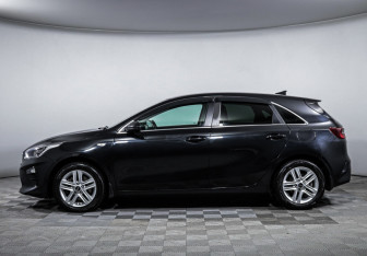 Подержанный автомобиль Kia Ceed Hatchback 2019 года (8 фото)