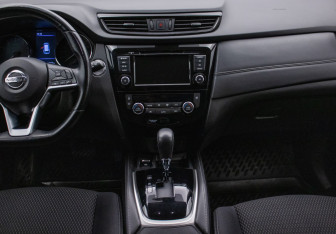 Подержанный автомобиль Nissan X-Trail 2021 года (14 фото)